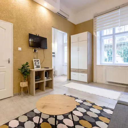 Akacfa 27-1 Center With Aircon Apartment *