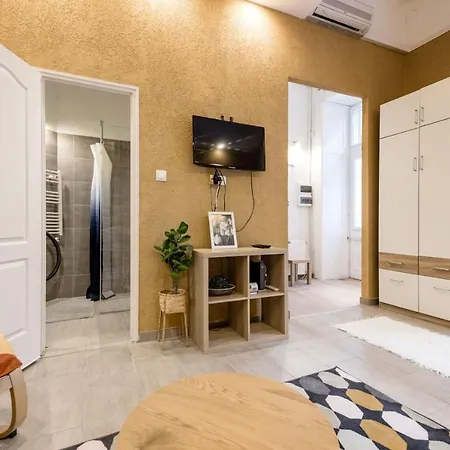 Akacfa 27-1 Center With Aircon Apartment
