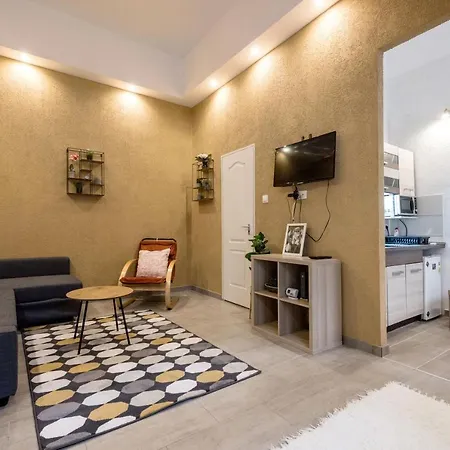 Akacfa 27-1 Center With Aircon Apartment *