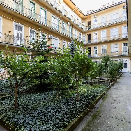 Akacfa 27-1 Center With Aircon Apartment